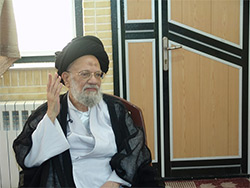 سماحة السيد الحائري دام ظله يؤكد على ضرورة الثبات والصمود في ساحات القتال.